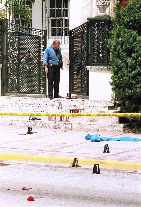 a quanti anni è morto gianni versace|how did versace get killed.